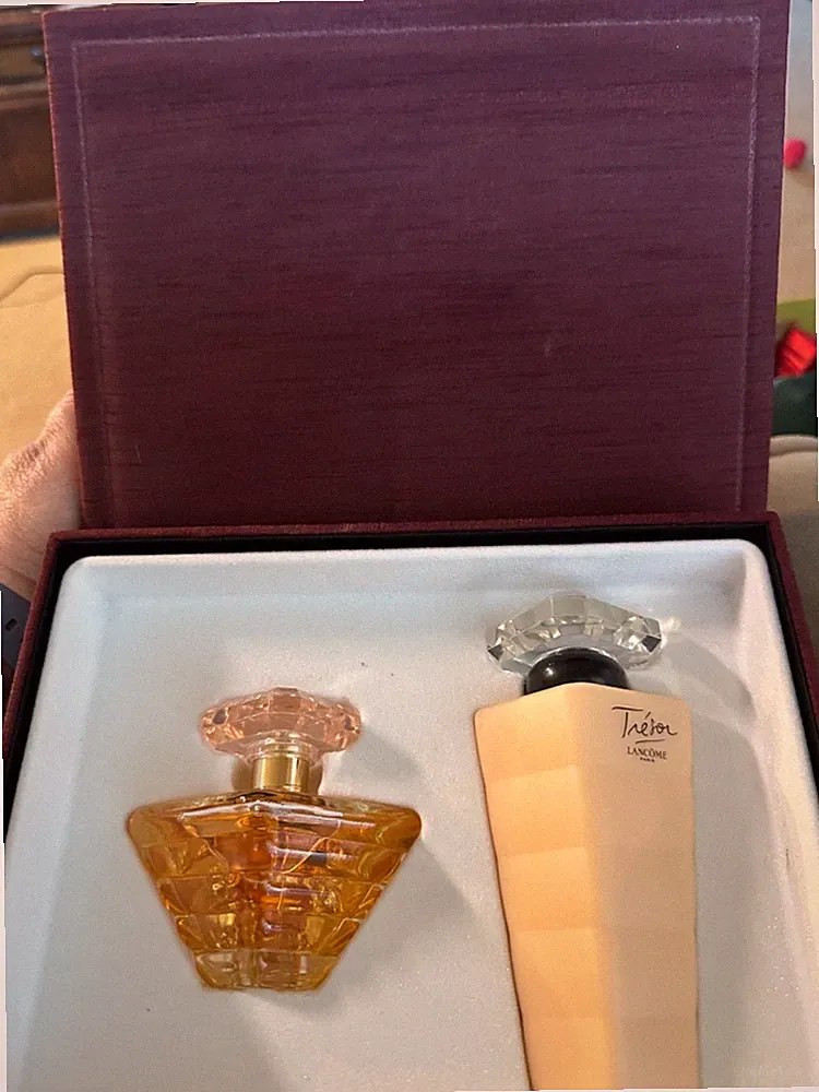 Lancome Paris Tresor Perfume Spray & Body Lotion Beautiful Material Gift Box NEW