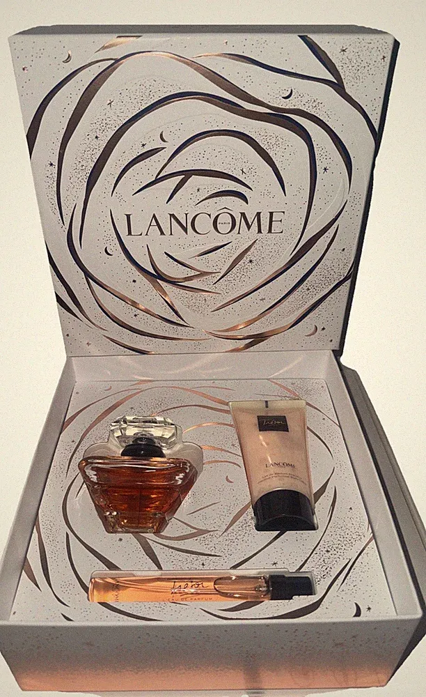 Lancome Tresor Womens Fragrance Gift Set- Perfume, Purse Spray, Body Lotion